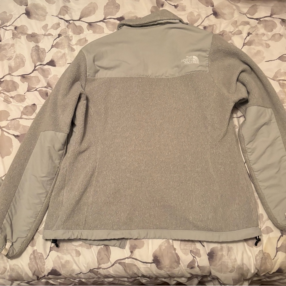 The North Face Light Gray Women's Fleece Jacket - Picture 2 of 3